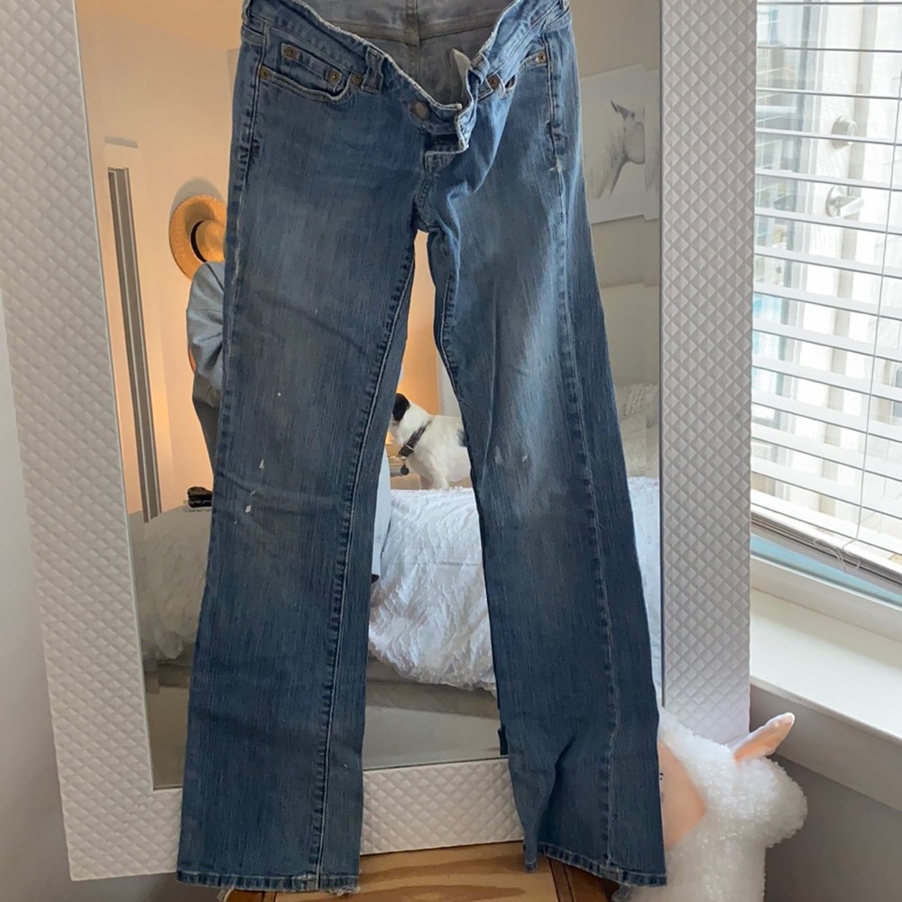 Sz 4 American Eagle distressed jeans w/ paint splatter